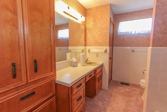 2201 E 25 Th St, House other with 3 bedrooms, 3 bathrooms and 2 parking in Big Spring TX | Image 22