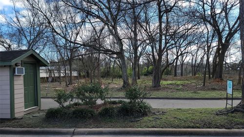 7051 Majestic Oaks Dr, Houston, TX, 77040 | Card Image
