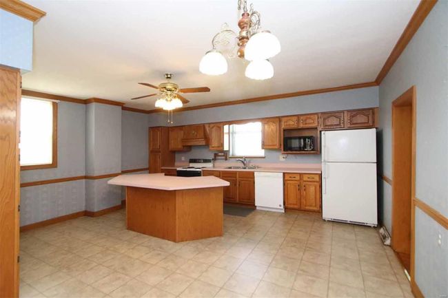 4204 Frank Scott Pkwy W, House other with 3 bedrooms, 2 bathrooms and 2 parking in Belleville IL | Image 13
