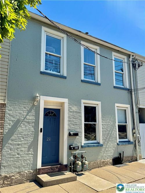 2-21 W Main St, Macungie, PA, 18062-1118 | Card Image