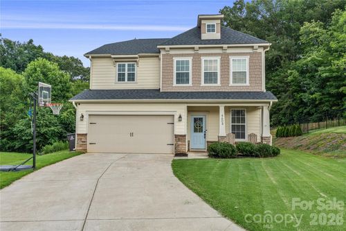 4604 Fairway Run Dr, Pfafftown, NC, 27040-9285 | Card Image
