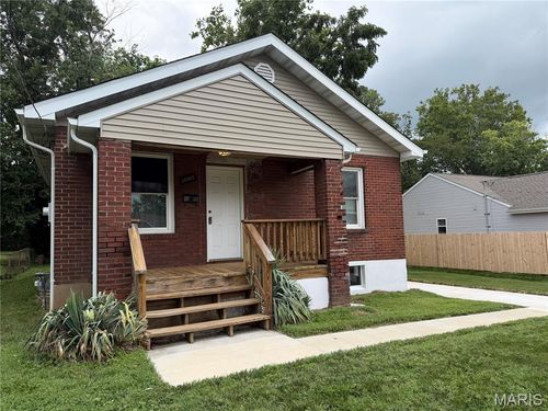 10315 Maddox Pl, Overland, MO, 63114-2429 | Card Image