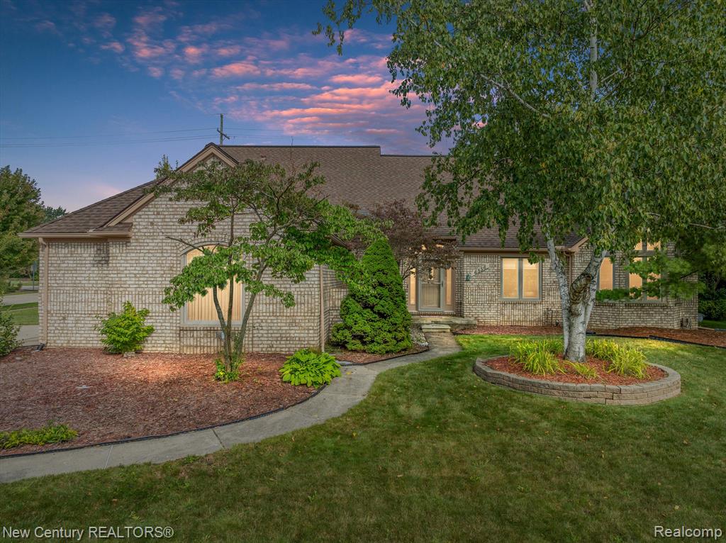 Hill Top Dr, Troy, MI 48098