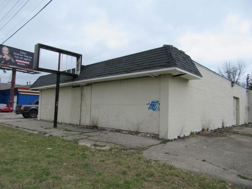 3026 Flushing Rd, Flint, MI, 48504-4330 | Card Image