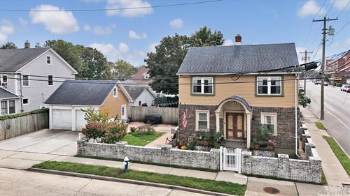 196 S Franklin St, Hempstead, NY, 11550-5613 | Card Image