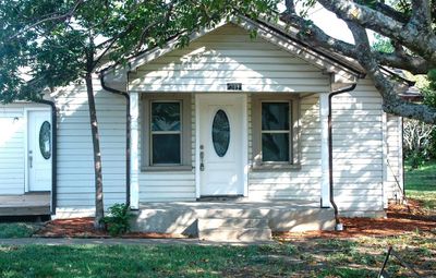 209 W Main Street, House other with 3 bedrooms, 2 bathrooms and null parking in Grandview TX | Image 1