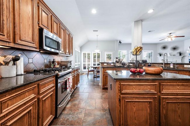 2313 Lilac Breeze Ln, House other with 4 bedrooms, 2 bathrooms and 3 parking in Pearland TX | Image 16