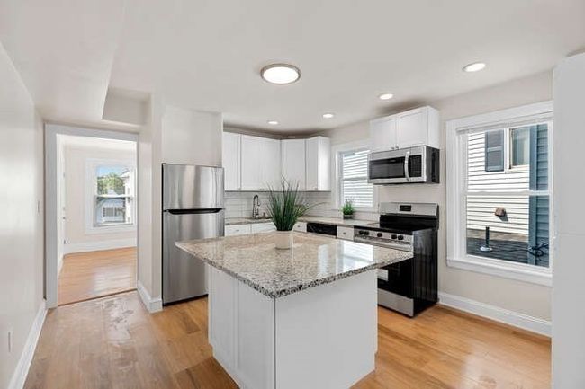 APT-2 - 9 Foster St, Condo with 4 bedrooms, 2 bathrooms and null parking in Gloucester MA | Image 7