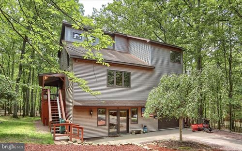 208 Owego Dr, Hazleton, PA, 18202-9139 | Card Image