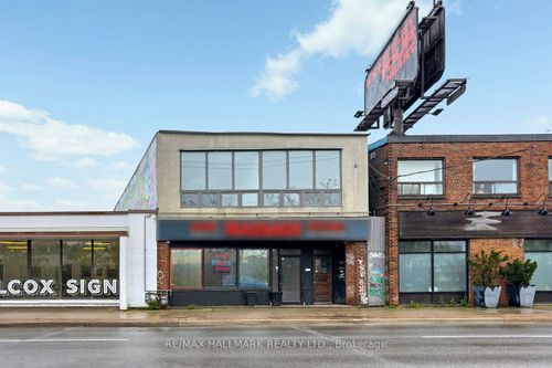 3631 Dundas St W, York, ON, M6S2T2 | Card Image