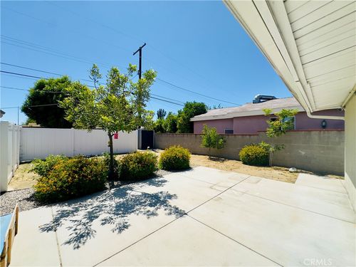 8657 Ranchito Ave, Panorama City, CA, 91402-6523 | Card Image