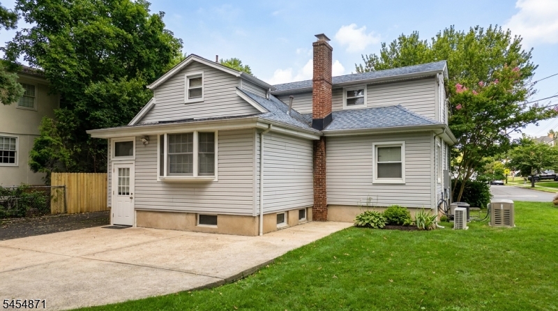 Residential in Springfield Twp. 3