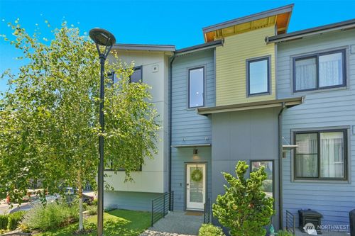 537 Glacier Walk Se, Sammamish, WA, 98074-5049 | Card Image