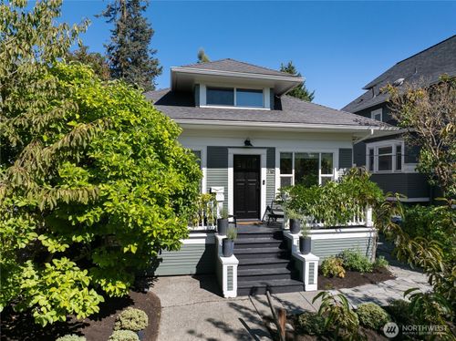 716 32nd Ave, Seattle, WA, 98122-5102 | Card Image