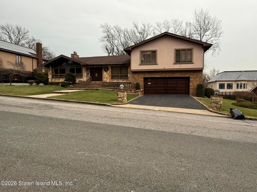 32 Hunt Ln, Staten Island, NY, 10304-1333 | Card Image