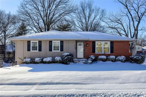 18105 Redwood Drive, Independence, MO, 64056 | Card Image