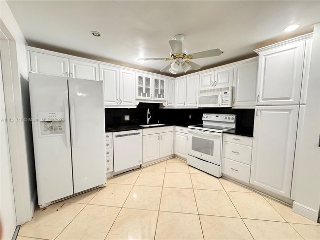 APT-2807 - 1370 S Ocean Blvd, Condo with 2 bedrooms, 2 bathrooms and null parking in Pompano Beach FL | Image 11