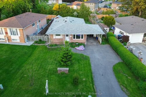 159 Bartley Bull Pky, House with 4 bedrooms, 2 bathrooms and 3 parking in Brampton ON | Card Image