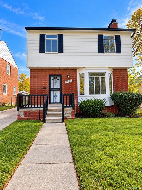 8028 Middlepoint St, Detroit, MI, 48204-3132 | Card Image