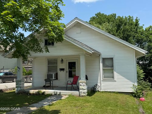 618 E 10th St, Baxter Springs, KS, 66713-1619 | Card Image