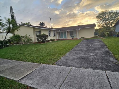 19112 Sw 95th Ave, Cutler Bay, FL, 33157-7801 | Card Image