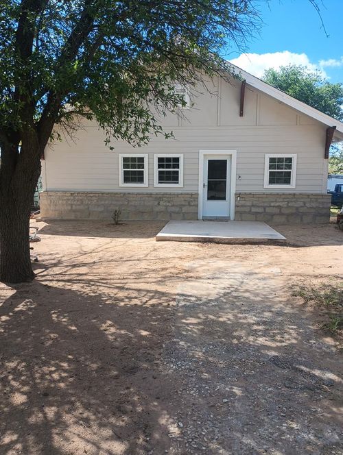 945 Elm St, Colorado City, TX, 79512-4415 | Card Image