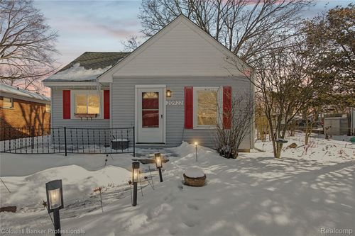 20922 Negaunee St, Southfield, MI, 48033-3528 | Card Image