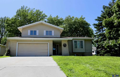 1365 N Chestnut St, Wahoo, NE, 68066-1203 | Card Image