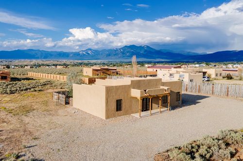 33 Cactus Flower Rd, Ranchos de Taos, NM, 87557-8727 | Card Image