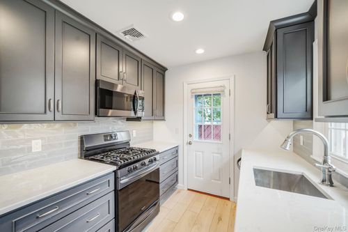 20 Arlington Ter, Lake Grove, NY, 11755-1716 | Card Image