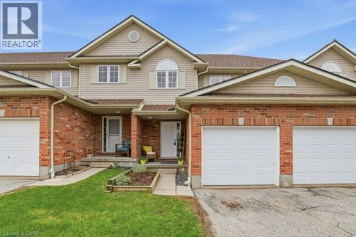 15-42 Fallowfield Dr, Kitchener, ON, N2C0A8 | Card Image