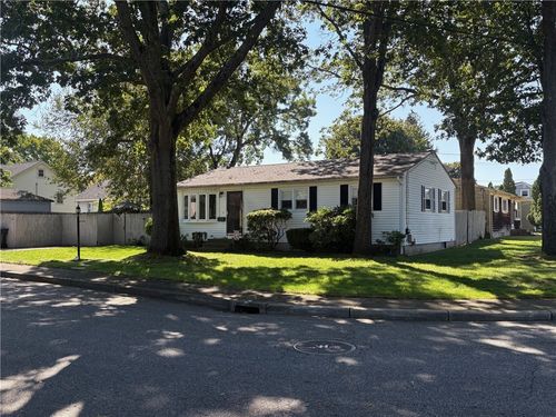 100 Elberta St, Warwick, RI, 02889-1025 | Card Image