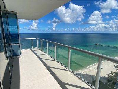 2701 - 17121 Collins Ave, Condo with 4 bedrooms, 4 bathrooms and null parking in Sunny Isles Beach FL | Image 2