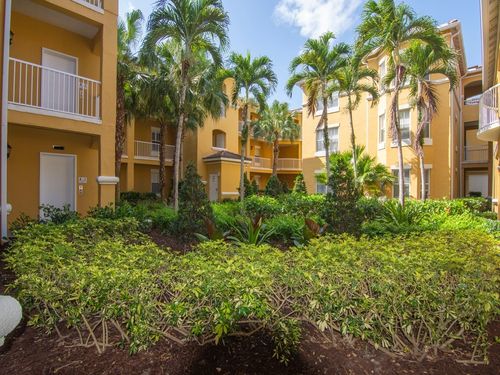 apt-d101-5045 Fairways Cir, Vero Beach, FL, 32967-7396 | Card Image