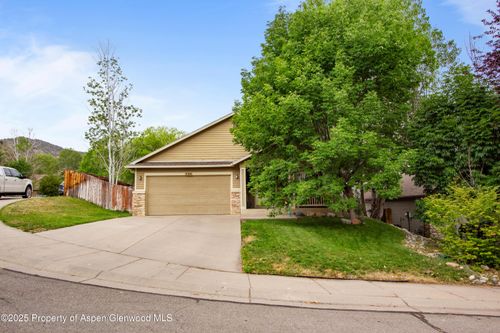 730 Storm King Cir, New Castle, CO, 81647-9482 | Card Image