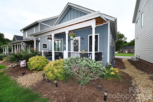28 Cottage Ct, Granite Falls, NC, 28630-1879 | Card Image