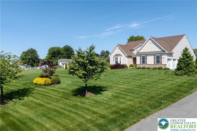 222 Danbury Dr, House other with 3 bedrooms, 3 bathrooms and null parking in Nazareth PA | Image 5