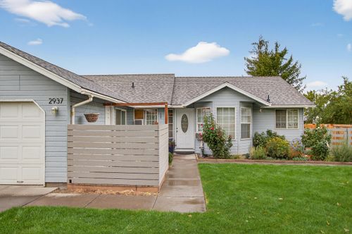 2937 Sw Salmon Ave, Redmond, OR, 97756-8003 | Card Image