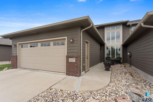1117 S President Ct, Sioux Falls, SD, 57106-5843 | Card Image