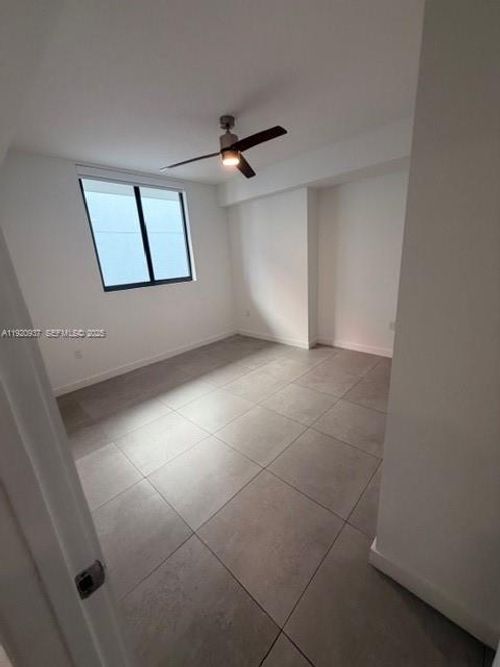 apt-628-1005 Spring Garden Rd, Miami, FL, 33136-2259 | Card Image