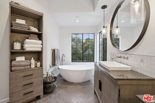 5565 Eagle Point Cir, House other with 4 bedrooms, 3 bathrooms and 3 parking in Westlake Village CA | Image 43