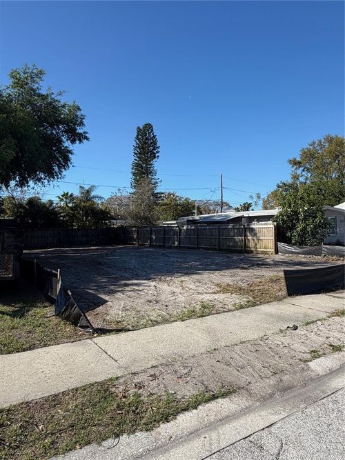 2126 43rd Ave N, ST PETERSBURG, FL, 33714-4131 | Card Image