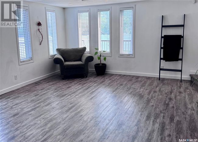 1159 Chaplin St E, House other with 5 bedrooms, 4 bathrooms and null parking in Swift Current SK | Image 4