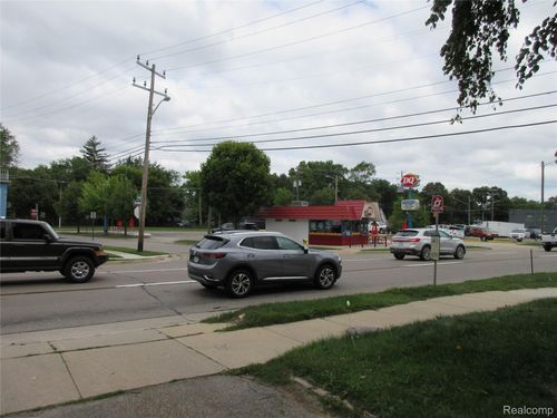 326 N Gratiot Ave, Clinton Twp, MI, 48036-3121 | Card Image