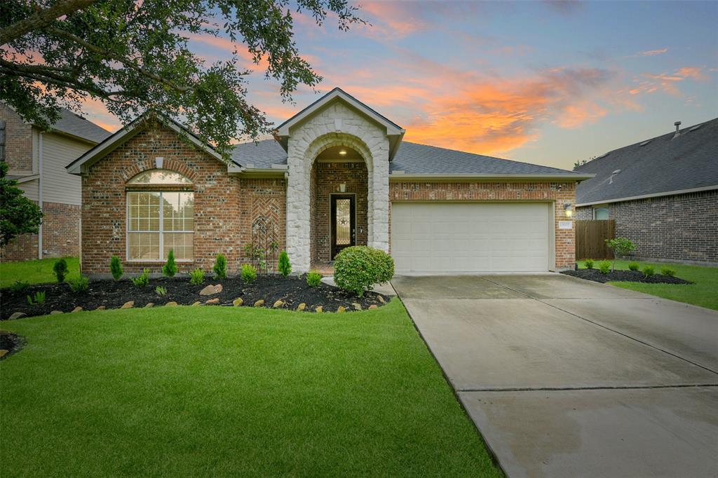 Winter Springs Dr, Pearland, TX 77584
