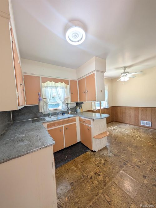 119 W Henry St, Flushing, MI, 48433-1570 | Card Image