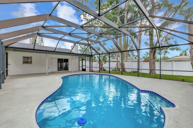 208 Sw Langfield Ave, House other with 3 bedrooms, 2 bathrooms and null parking in Port St. Lucie FL | Image 4