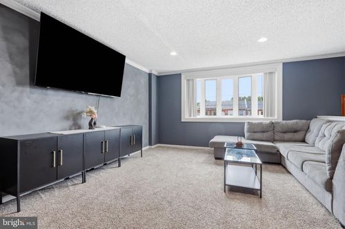 10227 N Canterbury Rd, PHILADELPHIA, PA, 19114-1102 | Card Image