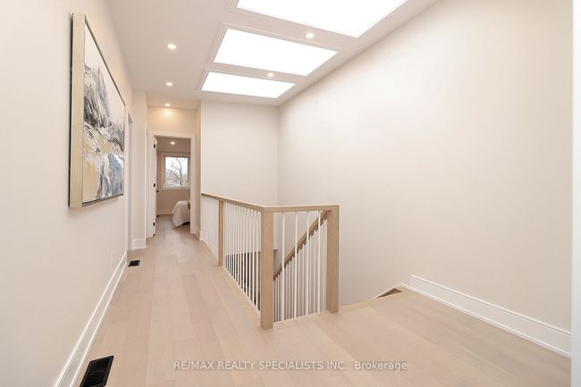 1046 Roosevelt Rd, House attached with 5 bedrooms, 6 bathrooms and 2 parking in Mississauga ON | Image 40