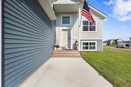 4706 8th Street Loop Ne, Saint Cloud, MN, 56304-4664 | Card Image
